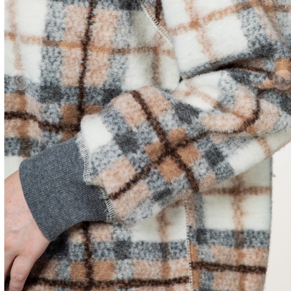 LAST 1❗️LOVERICHE Nordstrom Cozy Chic Fuzzy Plaid Grey / Khaki Sweater Top - Picture 8 of 8